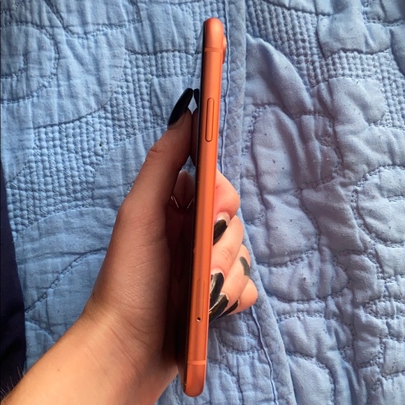 iPhone 10 XR••• - Picture 2 of 6